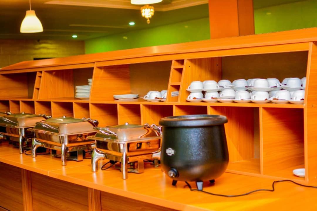 Wetland Hotel Ughelli Екстериор снимка