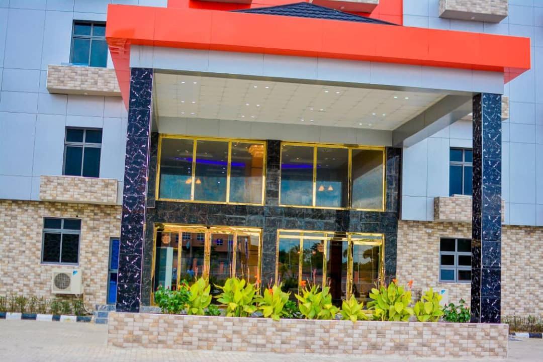 Wetland Hotel Ughelli Екстериор снимка