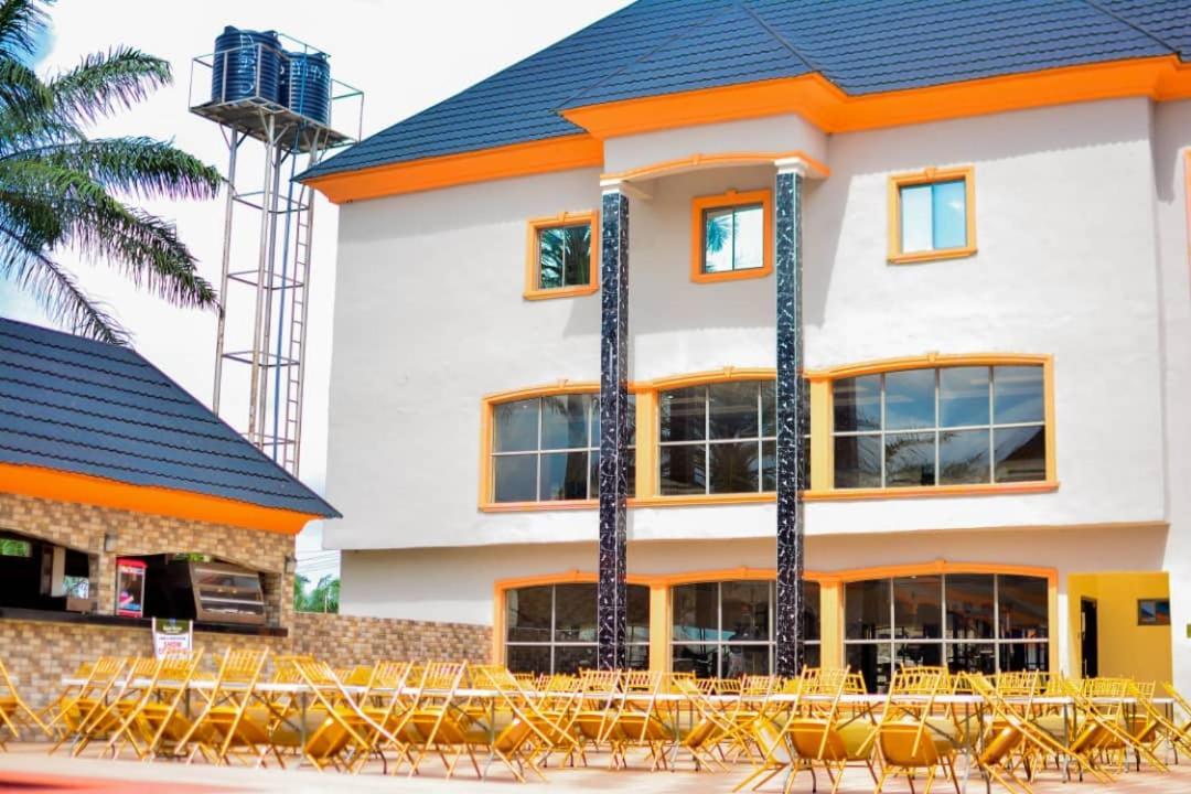 Wetland Hotel Ughelli Екстериор снимка