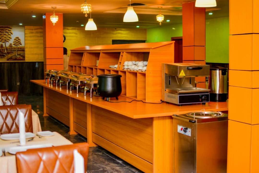 Wetland Hotel Ughelli Екстериор снимка