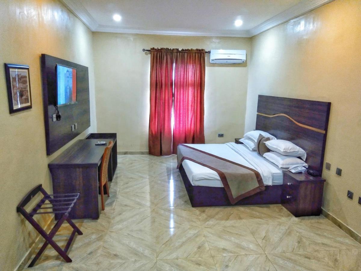 Wetland Hotel Ughelli Екстериор снимка